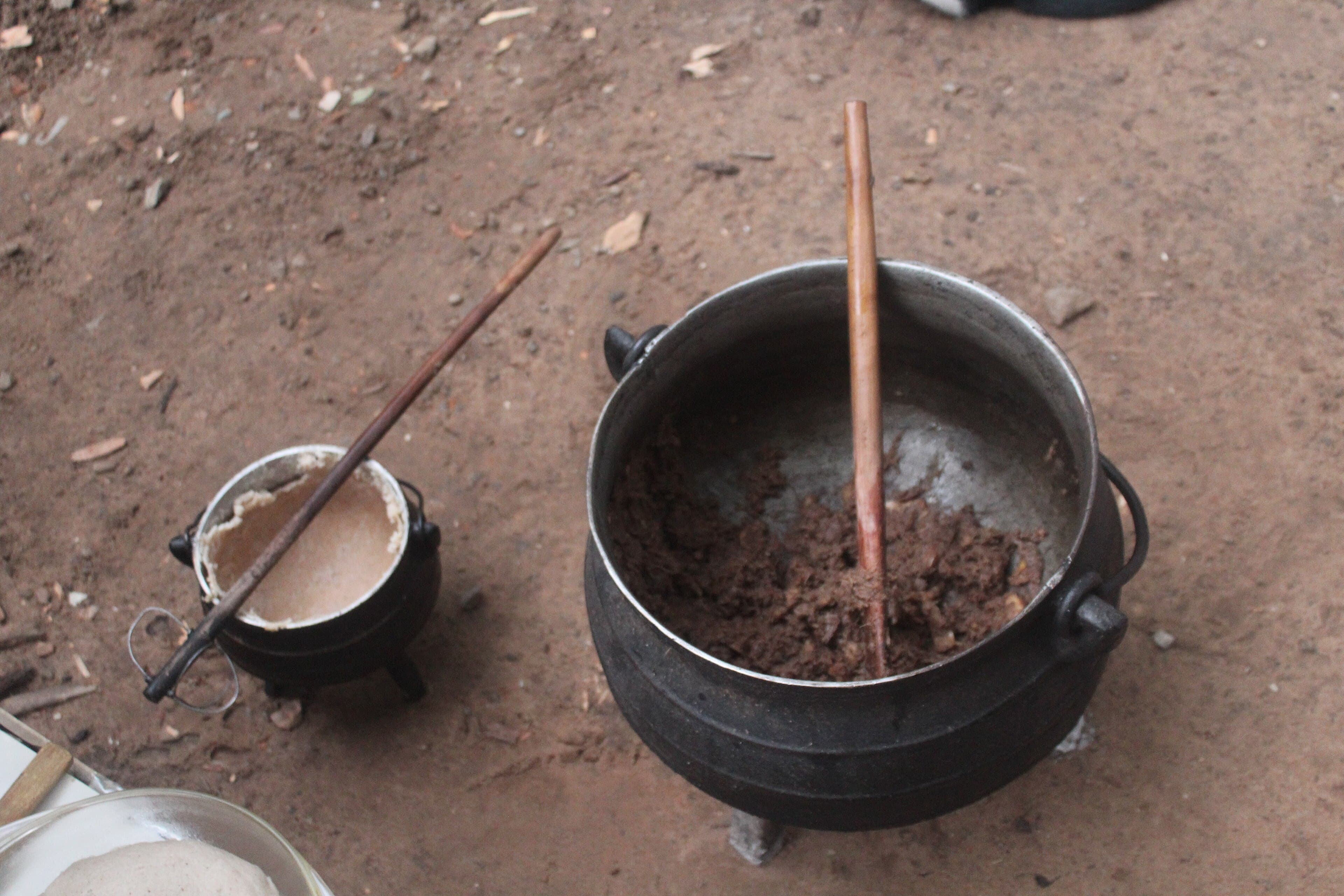 A plate of golden-brown magwinya fat cakes, fluffy and crispy on the outside