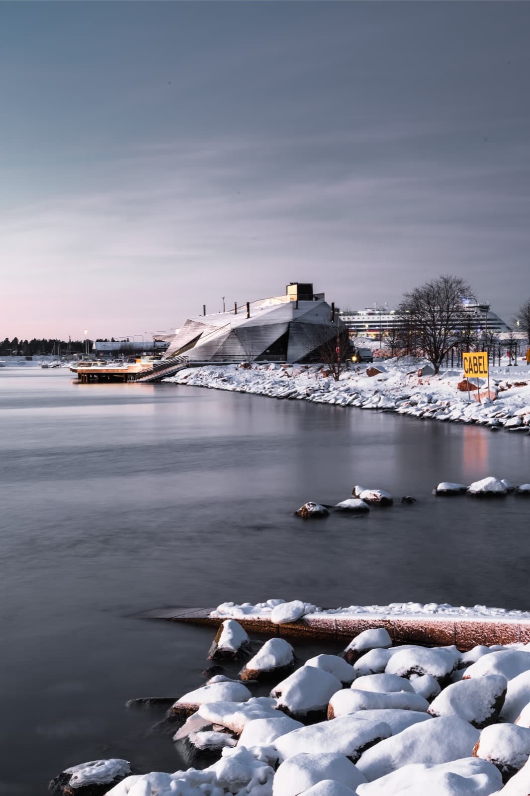 L枚yly, a modern wooden sauna by the Helsinki seafront in winter
