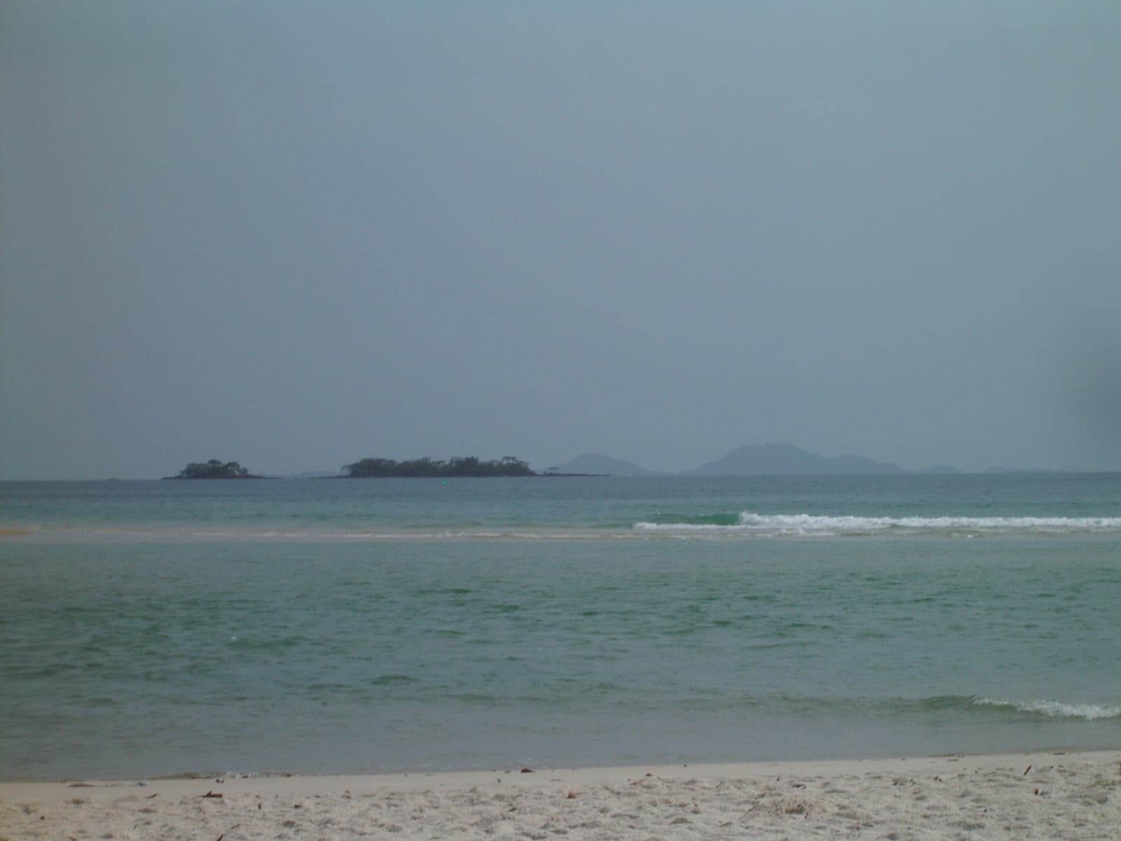 Clear turquoise water and palm trees on the Banana Islands